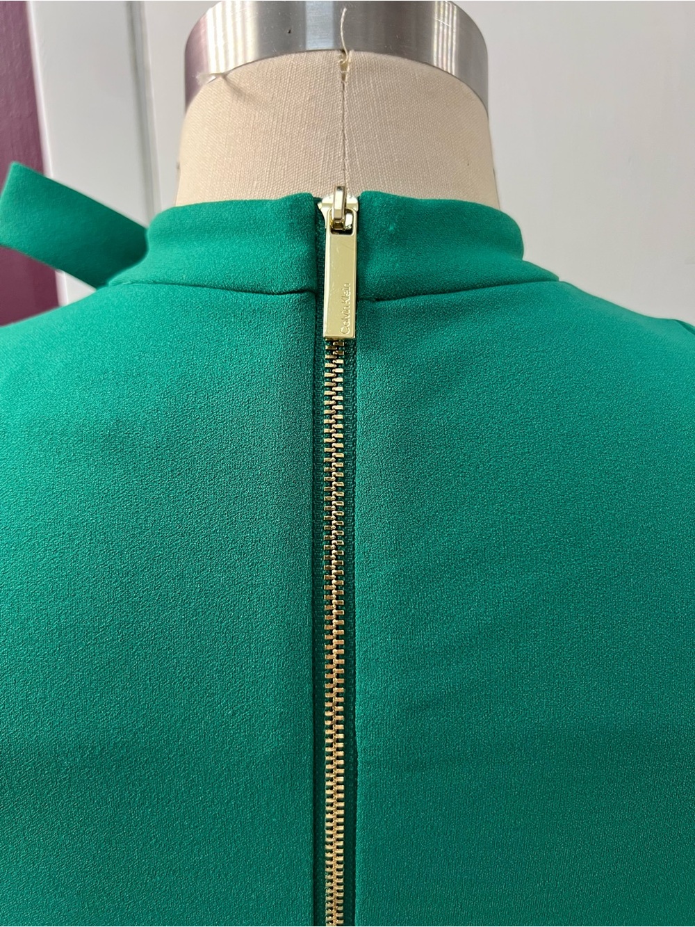 Calvin Klein Sleeveless Emerald Bow-Tie Sheath Dress - Picture 6 of 9